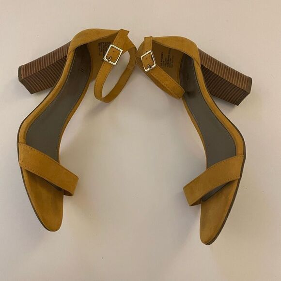 Worthington Suede Yellow Chunk Heeled Sandals Size 9.5 - Picture 1 of 7